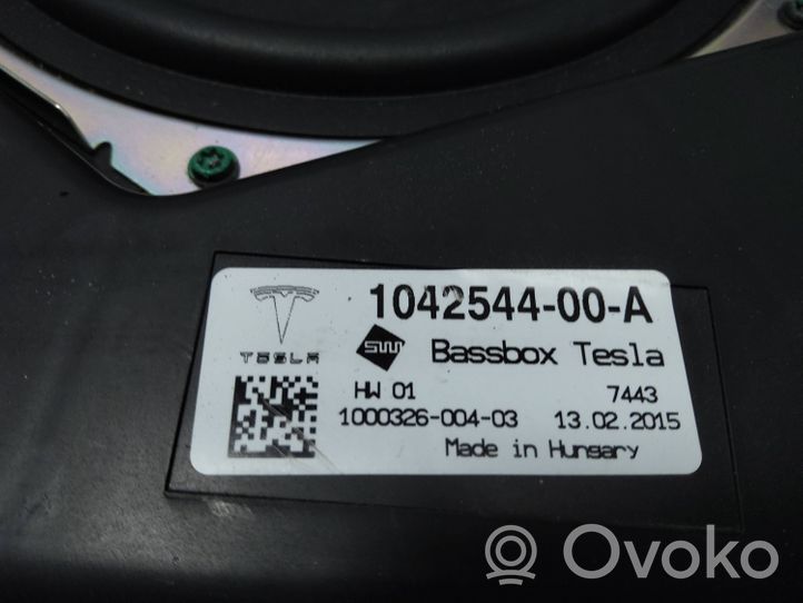 Tesla Model S Zemo frekvenču skaļrunis 104254400A