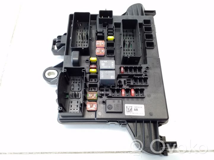 Opel Insignia A Module de fusibles 13485563