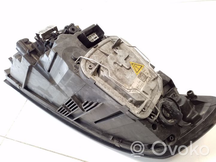 Volvo V50 Lampa przednia 32206145