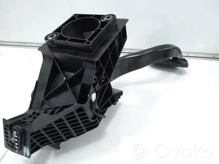 BMW 2 F45 Pedal de freno 6860675