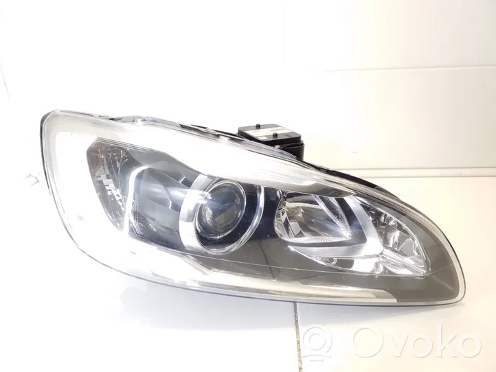 Volvo V60 Lampa przednia 31420254