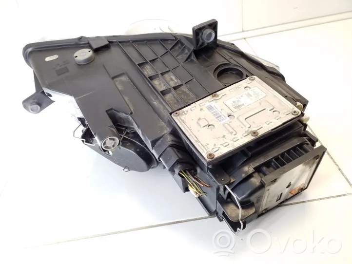 Volkswagen PASSAT B6 Lampa przednia 3C0941751G