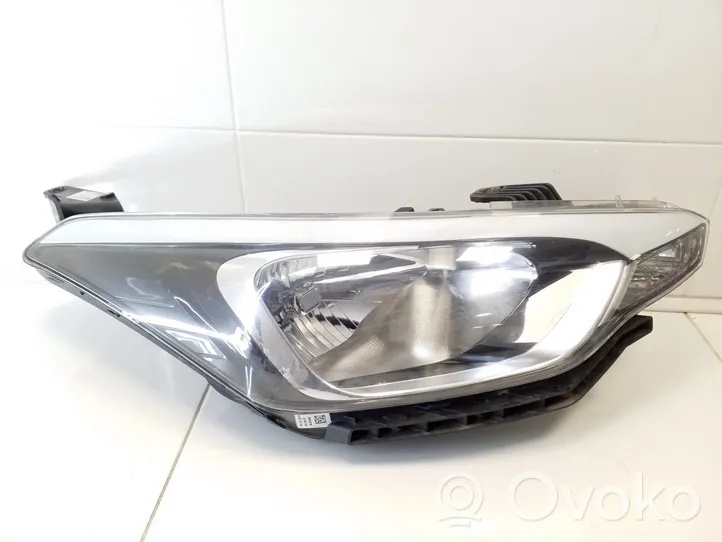 Hyundai i20 (GB IB) Lampa przednia 92102C8