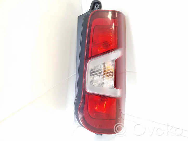 Toyota Proace Feux arrière / postérieurs 9820554880