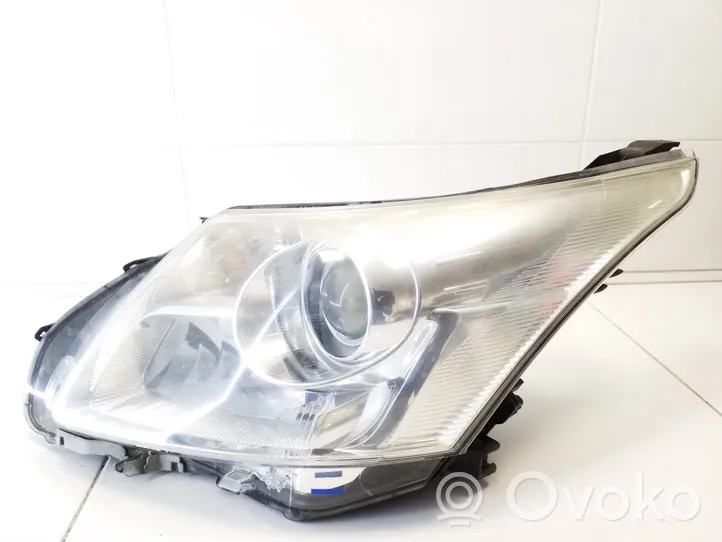 Toyota Avensis T270 Lampa przednia KOITO0514