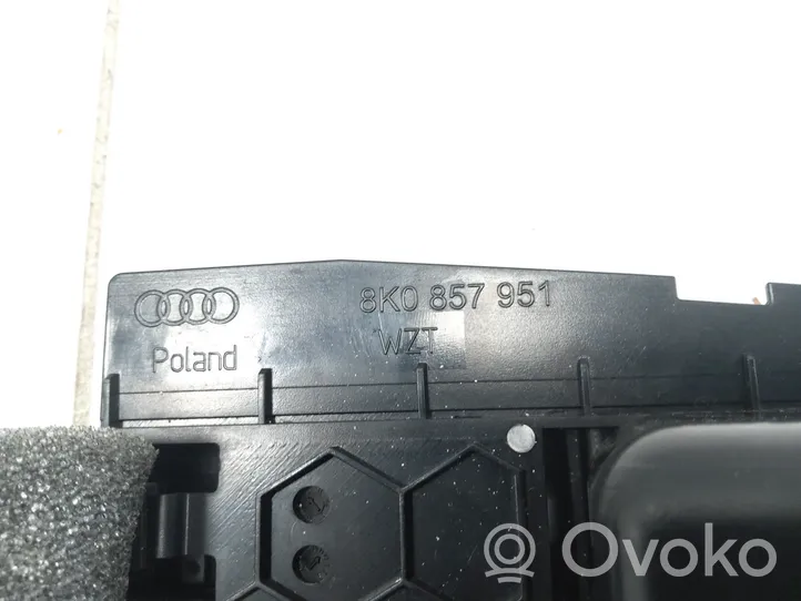 Audi A5 8T 8F Peleninė panelėje 8K0857951