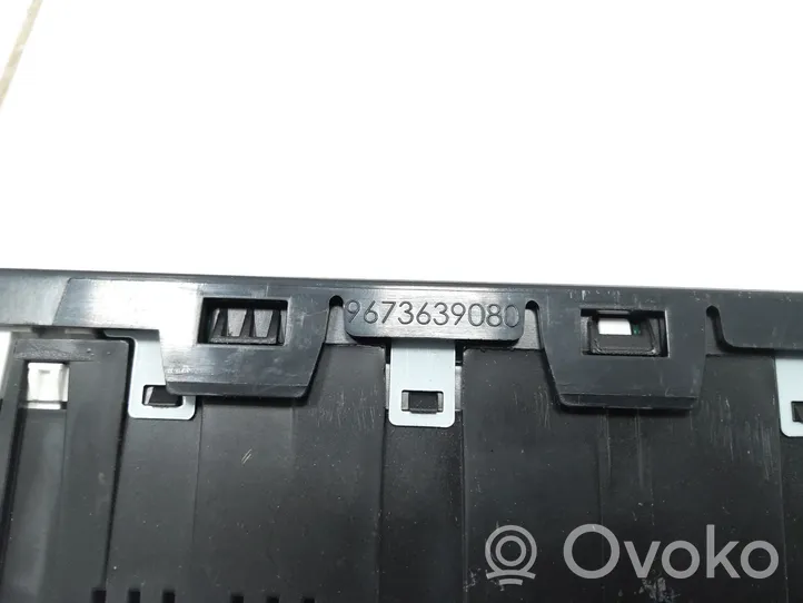 Citroen DS3 Monitori/näyttö/pieni näyttö 967709368000