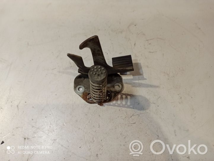 Volvo V70 Anello/gancio chiusura/serratura del vano motore/cofano 31218764