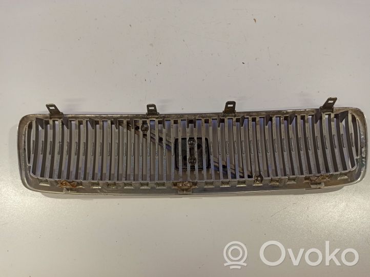 Volvo V70 Grille calandre supérieure de pare-chocs avant 9190438