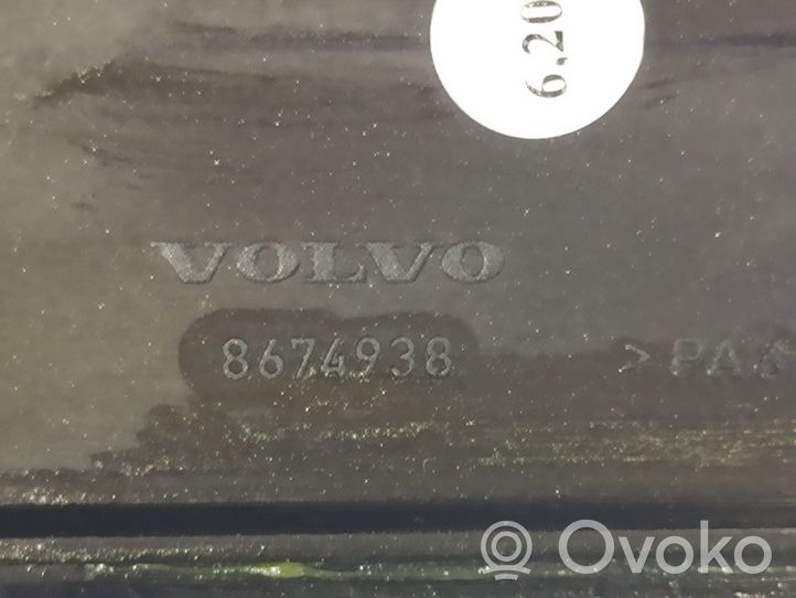 Volvo XC90 Uchwyt na kubek deski rozdzielczej 8674938