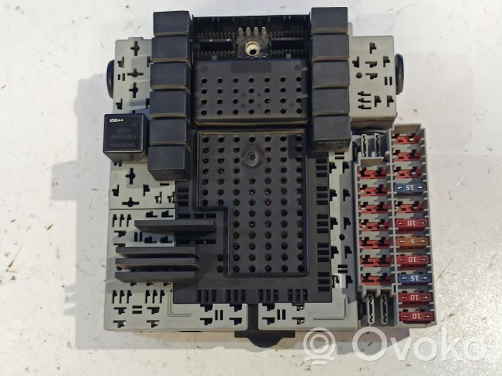 Volvo S60 Relay mounting block 8622520