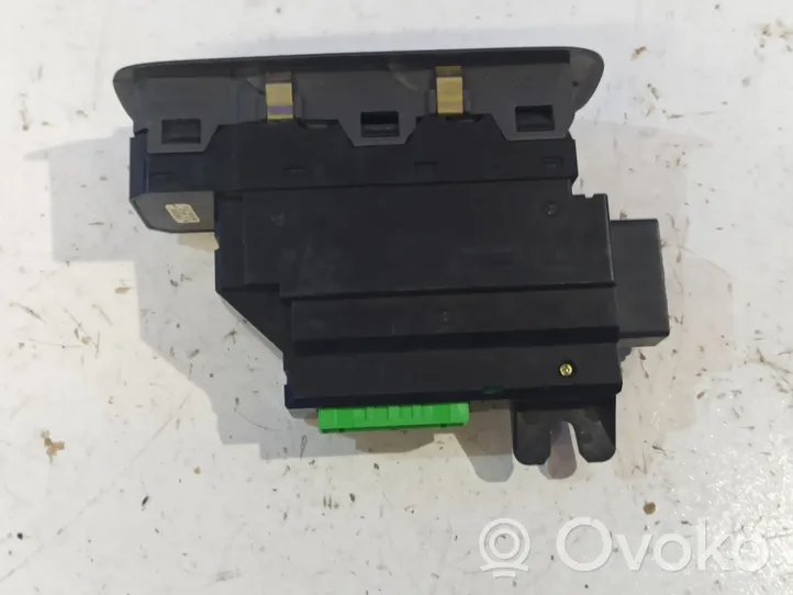 Volvo S60 Electric window control switch 8682836