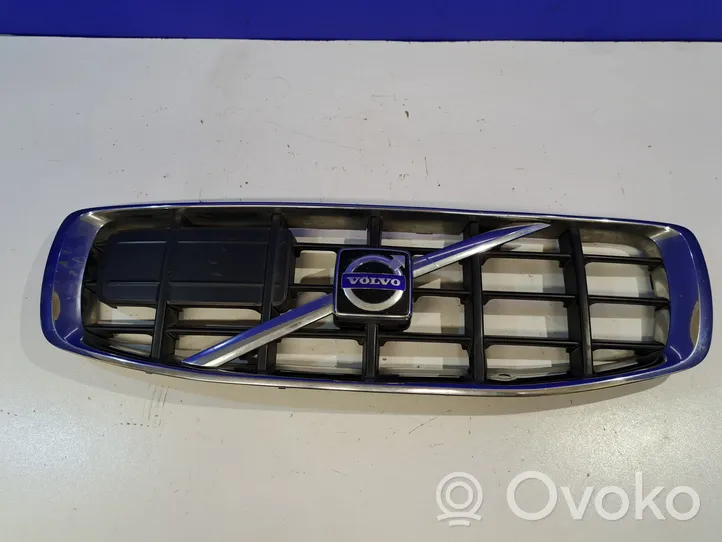Volvo XC70 Maskownica / Grill / Atrapa górna chłodnicy 30763539