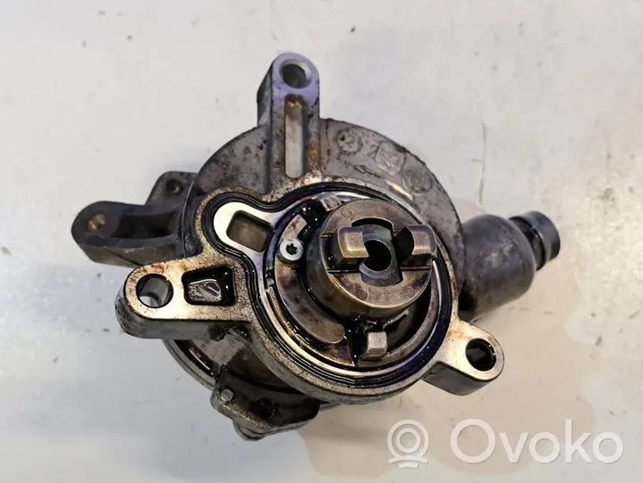 Volvo V70 Vacuum pump 8699237