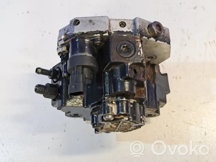 Volvo V70 Mechaninė degalų pompa 8689590