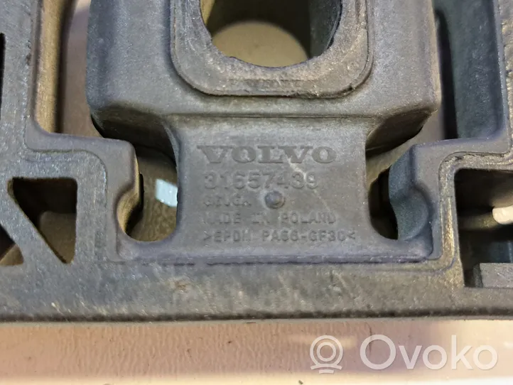 Volvo V60 Jäähdyttimen kehyksen suojapaneelin kiinnike 31657439