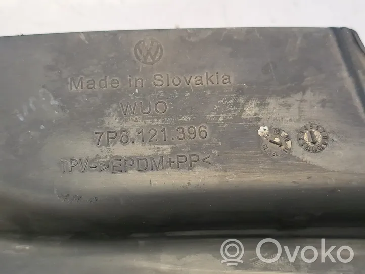 Volkswagen Touareg II Wlot / Kanał powietrza intercoolera 7P6121396