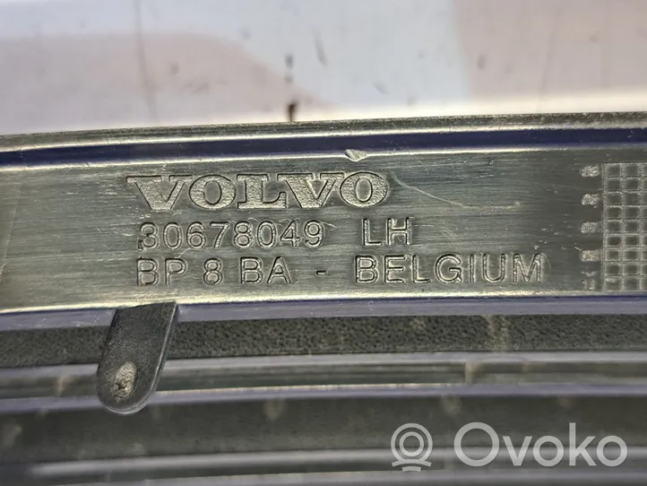 Volvo V70 Parte del fendinebbia 30678048