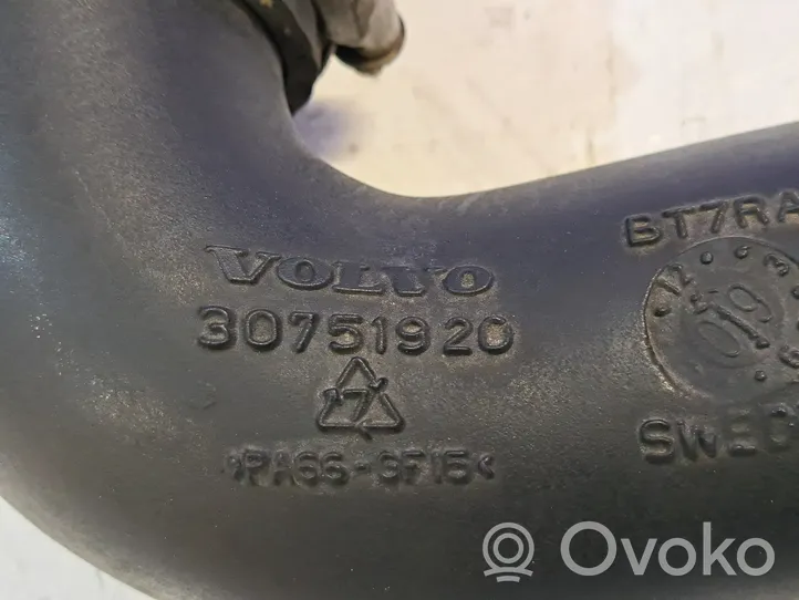 Volvo XC90 Tube d'admission de tuyau de refroidisseur intermédiaire 30751920