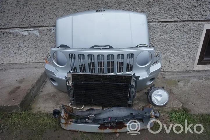 Jeep Patriot Radiateur panneau supérieur d'admission d'air 