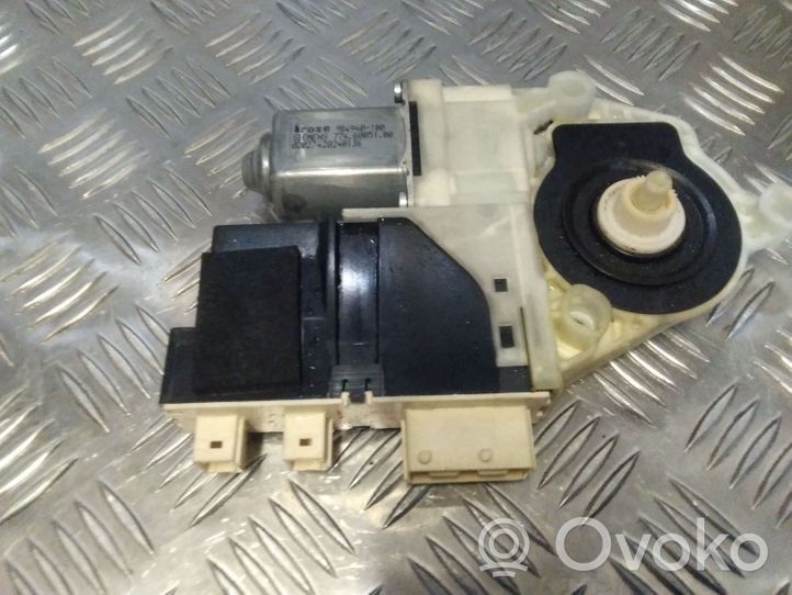 Citroen C4 I Moteur de lève-vitre de porte avant 9681577380