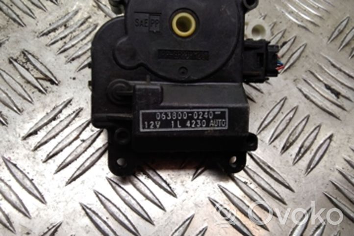 Toyota Prius (XW20) Motor/activador trampilla del aire acondicionado (A/C) 0638000240