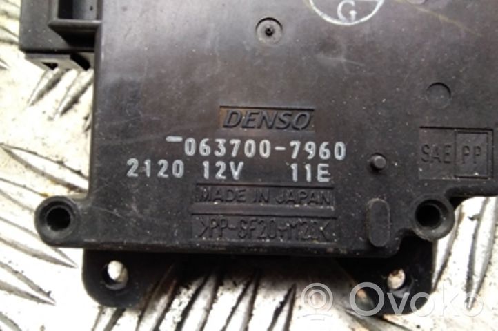 Toyota Prius (XW20) Motor/activador trampilla del aire acondicionado (A/C) 0637007960