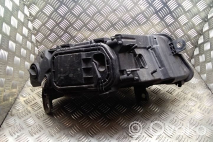 Audi A6 S6 C6 4F Lampa przednia 160135