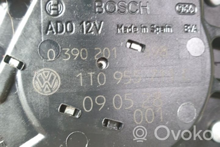 Volkswagen Touran I Moteur d'essuie-glace arrière 0390201598