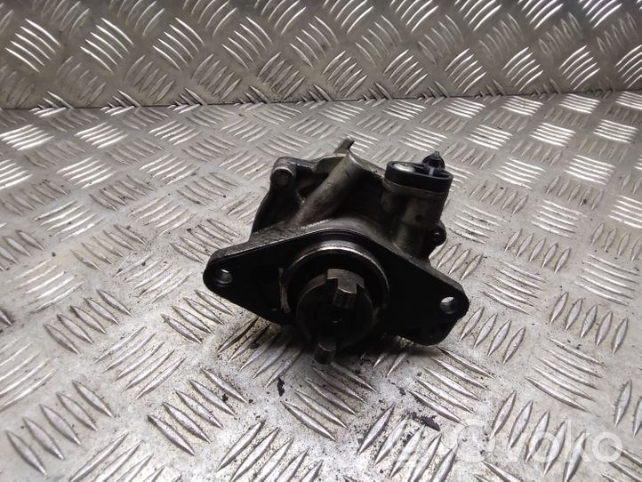 Opel Combo C Vacuum pump 