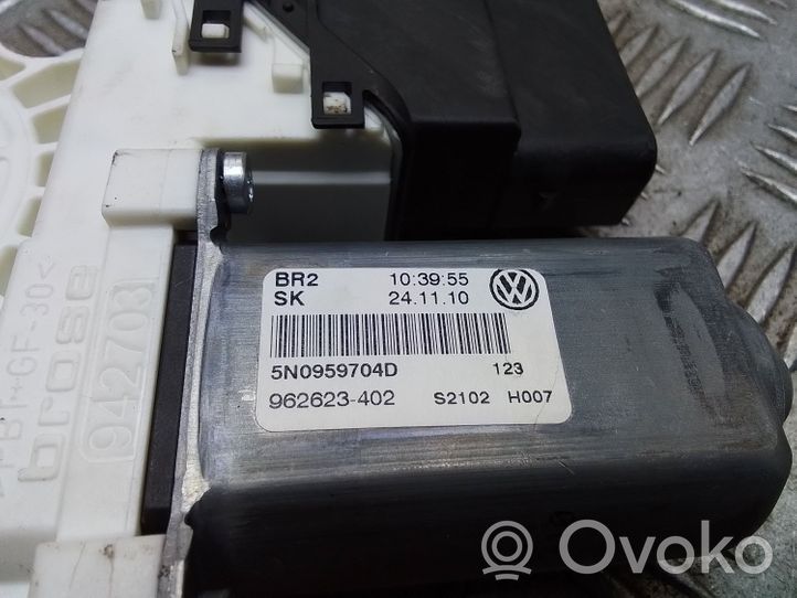 Volkswagen Tiguan Galinis varikliukas langų pakėlėjo 5N0959704D