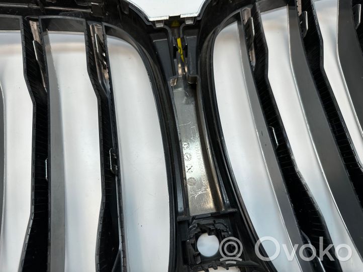 BMW X5 G05 Front bumper upper radiator grill 