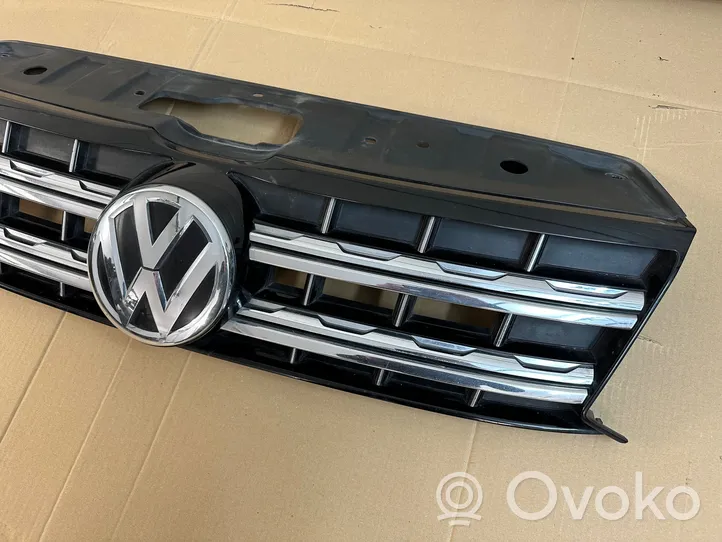 Volkswagen Amarok Grotelės priekinės 2H6853653