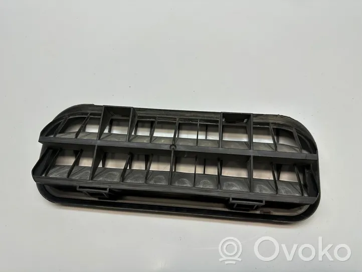 Volkswagen Amarok Kulmapaneelin paineventtiili 7E0819181