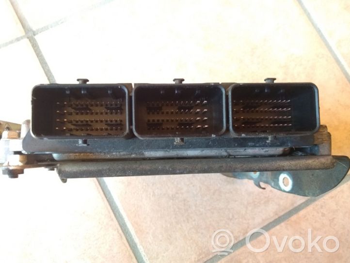 Peugeot 4007 Moottorin ohjainlaite/moduuli 0281013666