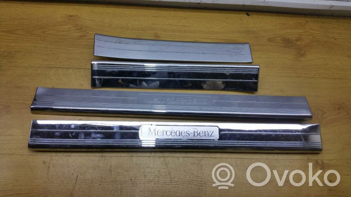 Mercedes-Benz CLS C219 Rivestimento anteriore minigonna laterale A2196800335