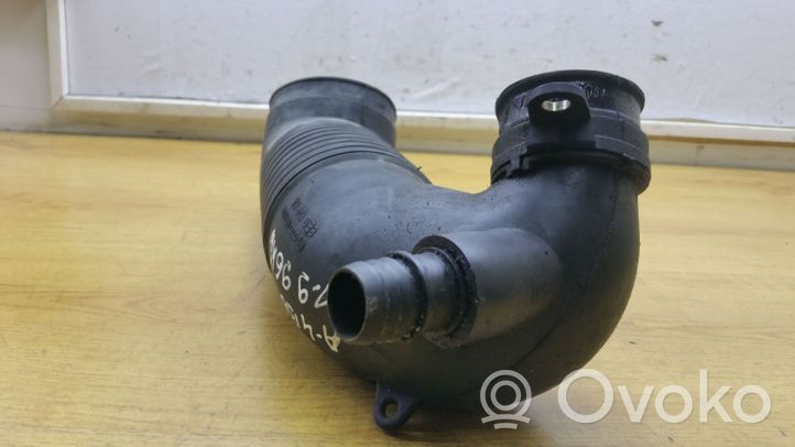 Audi A4 S4 B7 8E 8H Turbo air intake inlet pipe/hose 8E0129615