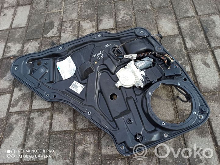 Volkswagen Tiguan Elektryczny podnośnik szyby drzwi tylnych 5N0839729K