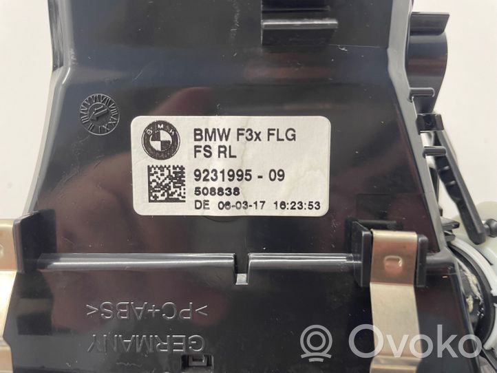 BMW M4 F82 F83 Kojelaudan sivutuuletussuuttimen kehys 9231995