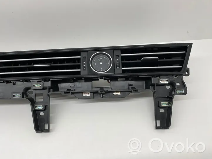 Volkswagen PASSAT B8 Centrinės oro grotelės 3G2857083