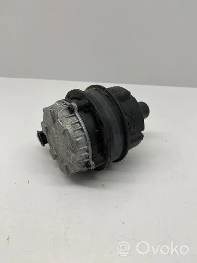 Mercedes-Benz C W205 Pompe à eau de liquide de refroidissement A0005002686