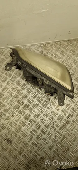 Opel Vectra C Lampa przednia 15588800