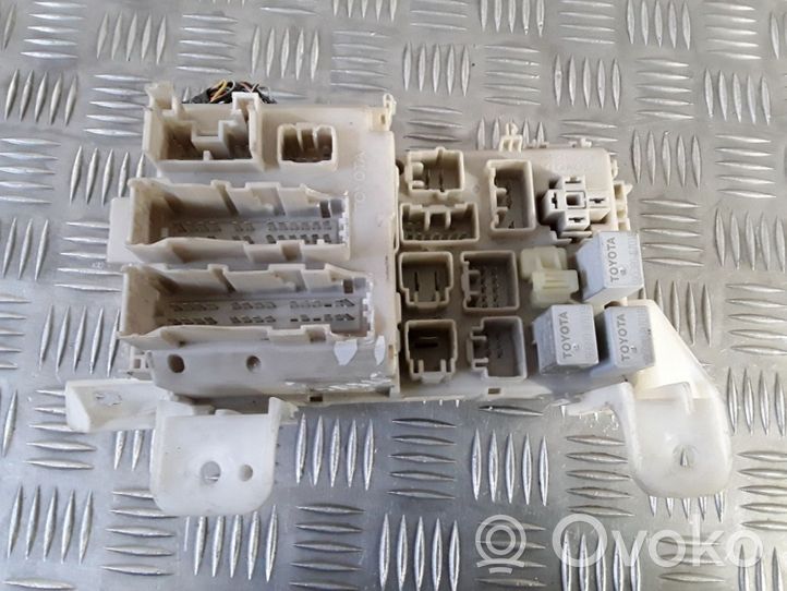 Toyota Corolla E120 E130 Module de fusibles 8264102060