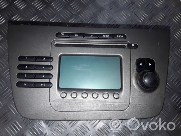 5P20351521GZ Seat Altea Radio/CD/DVD/GPS head unit, 25.00 €