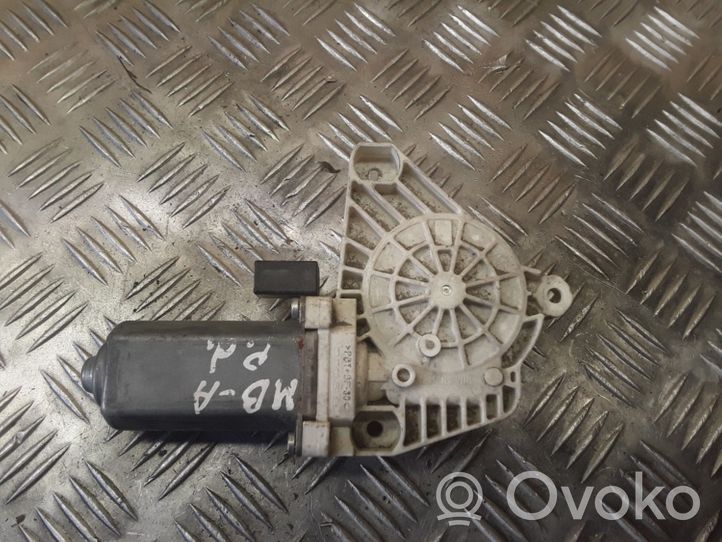 Mercedes-Benz A W169 Moteur de lève-vitre de porte avant A1698204242