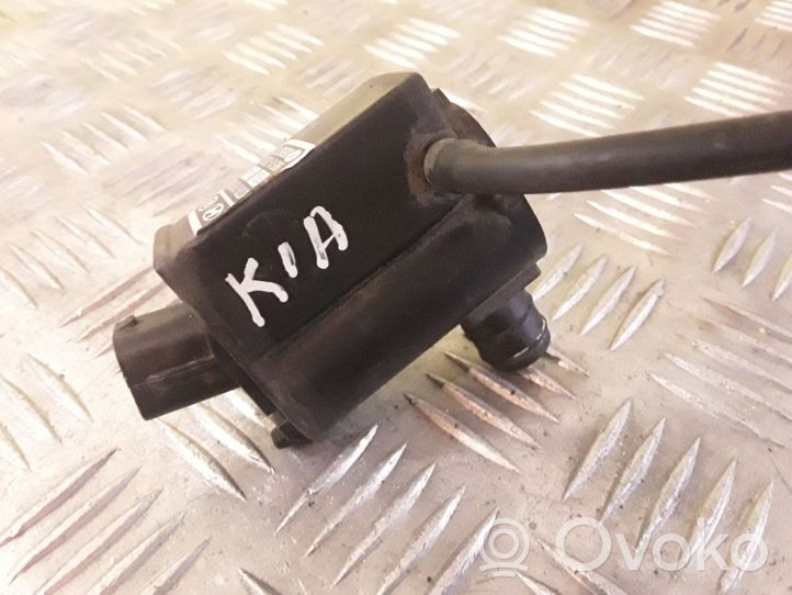 KIA Carens II Pompe de lave-glace de pare-brise 985103E000