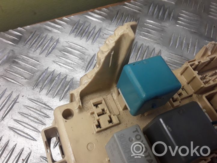 Toyota Corolla Verso E121 Fuse module 892210F020