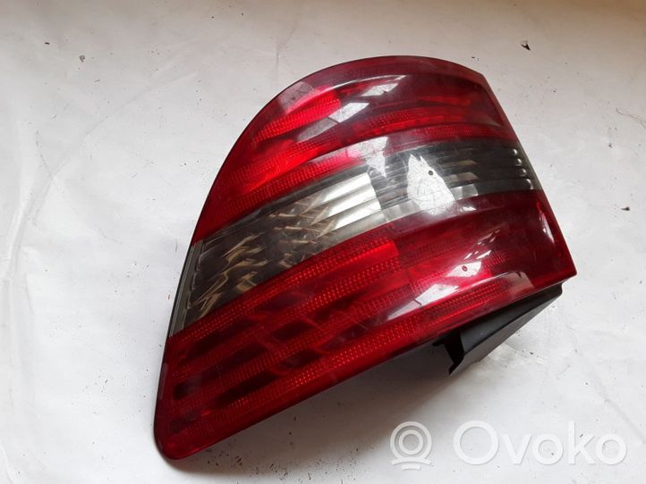 Mercedes-Benz B W245 Lampa tylna A1698202664