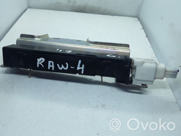 Toyota RAV 4 (XA40) Radion antenni 8999742010