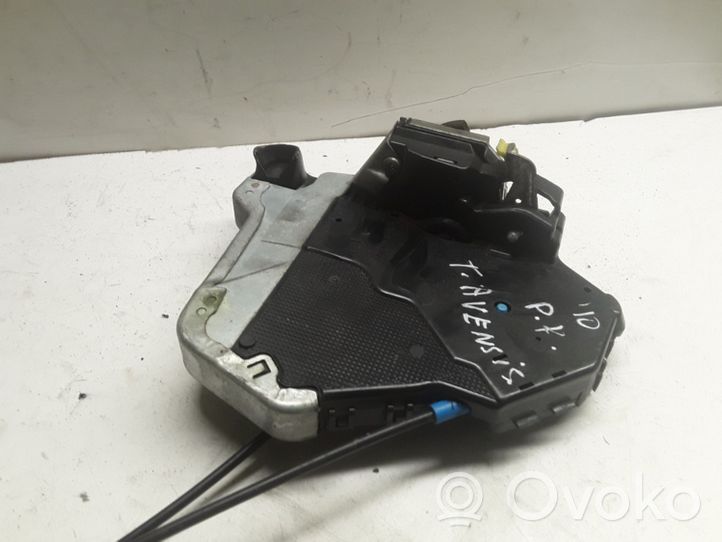 Toyota Avensis T270 Front door lock 